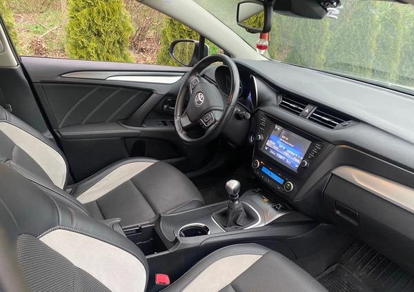 Toyota Avensis cena 39900 przebieg: 157451, rok produkcji 2015 z Odolanów małe 92